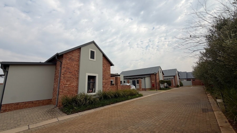 2 Bedroom Property for Sale in De Land Estate North West